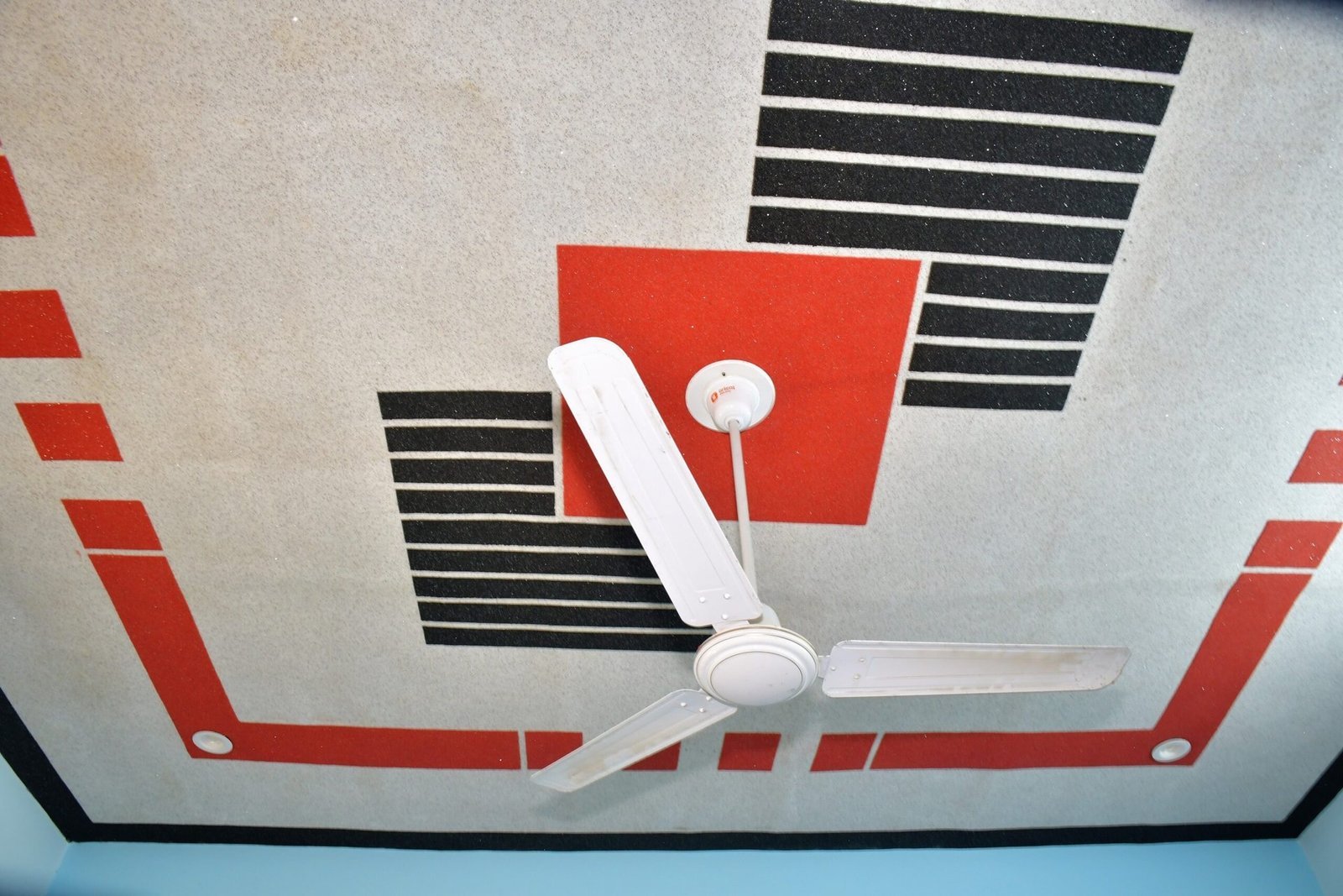 Decorative ceiling texture paint design